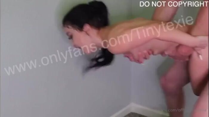 Tiny Texie sucks cock